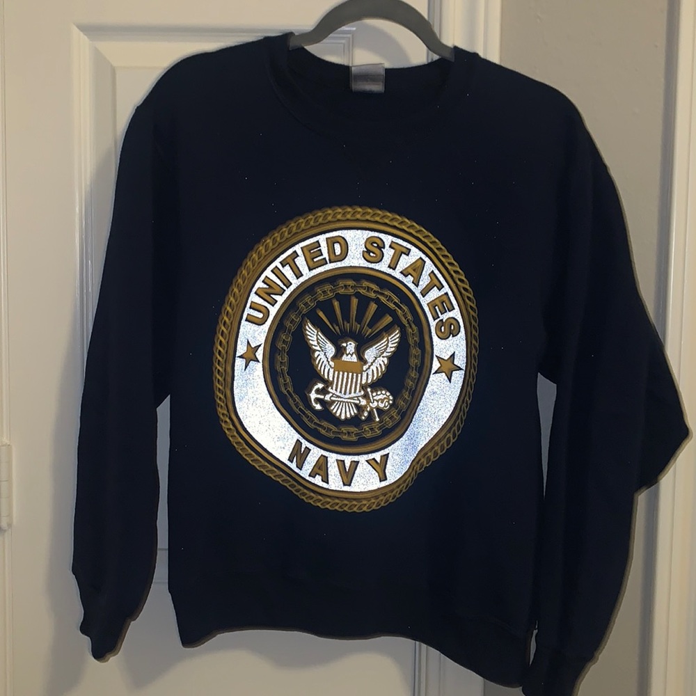 I’m selling this U.S. Navy sweatshirt! Super cozy! Barely worn! Size S!